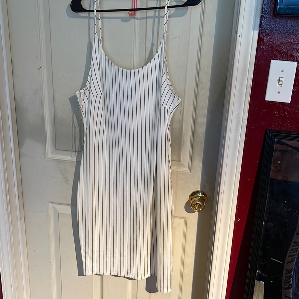 Black and white bodycon dress